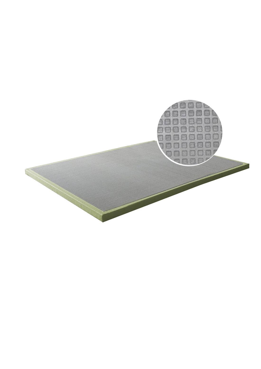 Tatami Kampfsportmatte mit grauer Unterseite und grüner Oberseite. Rutschfeste Bodenmatte für Judo, MMA oder Taekwondo.