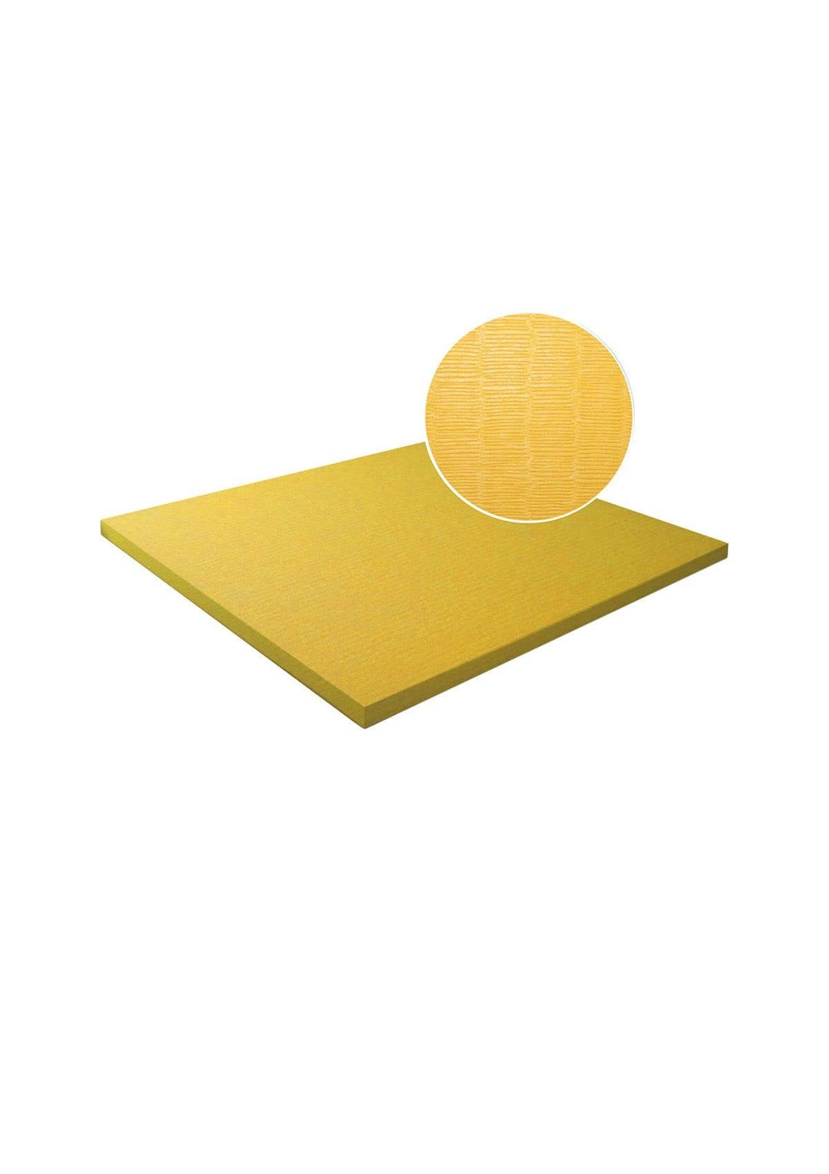 Gelbe Tatami Judomatte von Just-Mats mit strukturierter Oberfläche. Kampfsportmatte günstig kaufen für sicheres Training in Judo oder Karate.