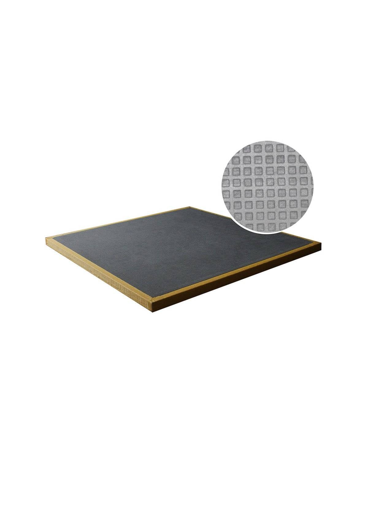 Tatami Judomatte mit schwarzer Unterseite und Anti-Rutsch-Struktur. Ideal als Bodenmatte für Kampfsportarten wie MMA oder Taekwondo.