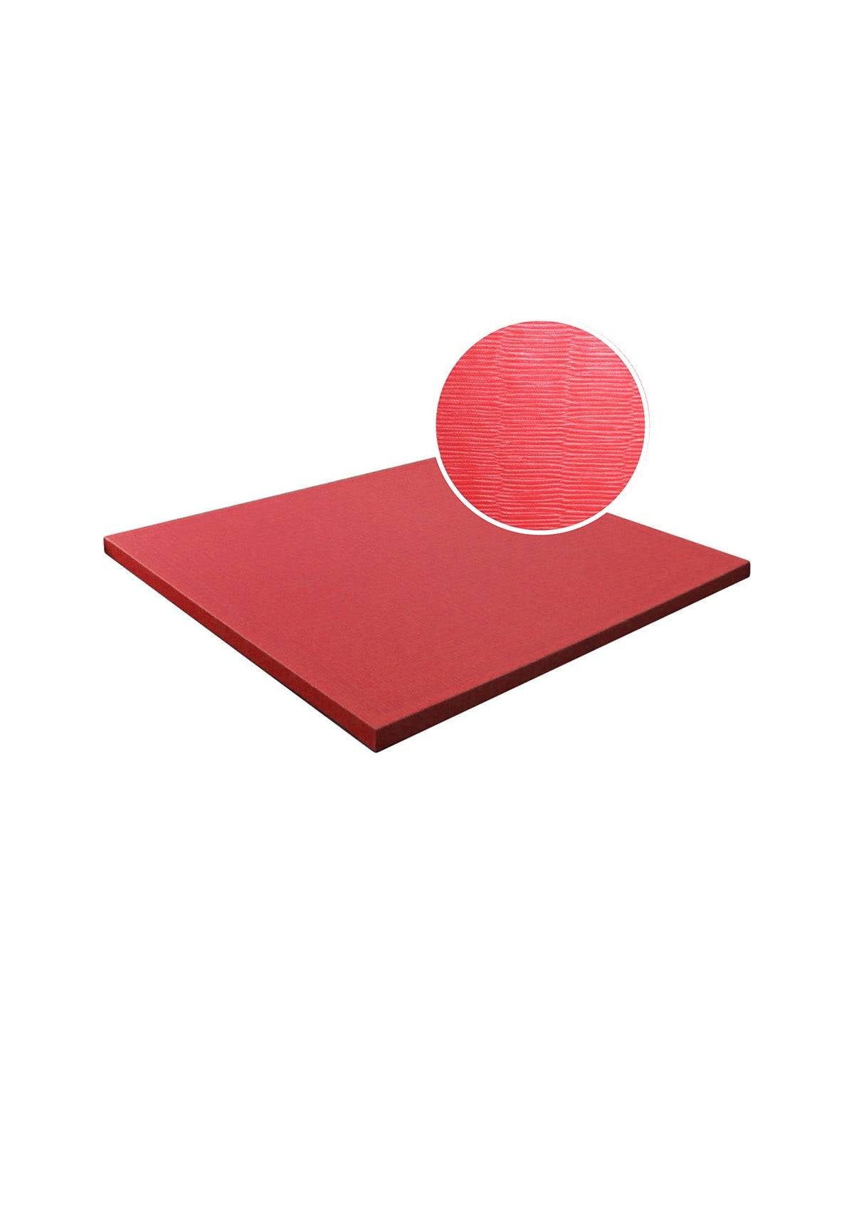 Rote Tatami Judomatte mit strukturierter Oberfläche. Kampfsportmatte günstig kaufen für sicheres Training in Judo oder Karate.