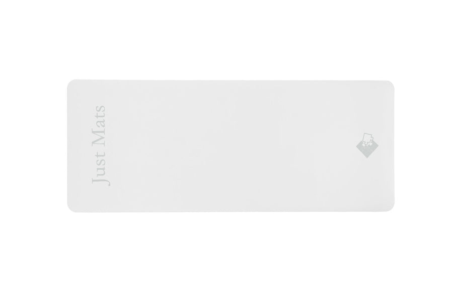 Minimalistische Yogamatte PUREFLOW PRO aus Naturkautschuk und kratzfestem PU-Leder in Weiß, ideal für Tierbesitzer.