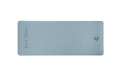 Yogamatte PUREFLOW PRO in sanftem Blau aus Naturkautschuk und kratzfestem PU-Leder, ideal für den täglichen Gebrauch.