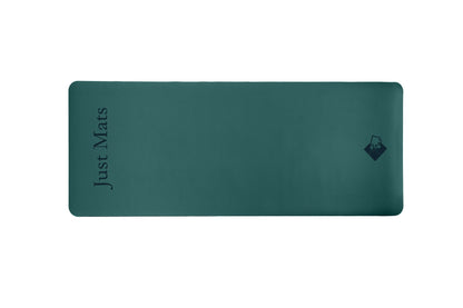 Minimalistische Yogamatte PUREFLOW PRO aus Naturkautschuk und PU-Leder in Dunkelgrün mit kratzfester Oberfläche.