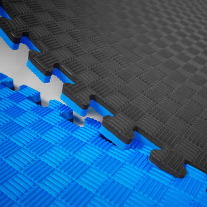 Kampfsport Puzzlematte 100 x 100 cm in Schwarz und Blau mit rutschfester Oberfläche. Ideal als Bodenmatte für Fitness, Yoga und Gymnastik.