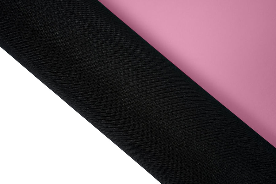 Yogamatte PUREFLOW PRO aus Naturkautschuk und PU-Leder in Schwarz und Rosa mit rutschfester Struktur für optimalen Grip.