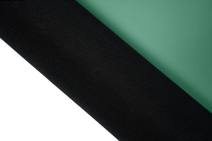 Rutschfeste Yogamatte PUREFLOW PRO aus Naturkautschuk und PU-Leder in Schwarz und Dunkelgrün, ideal für Tierbesitzer.
