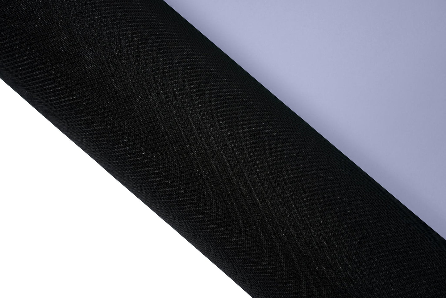 Yogamatte PUREFLOW PRO aus Naturkautschuk und PU-Leder in Schwarz mit rutschfester Struktur und kratzfester Oberfläche.