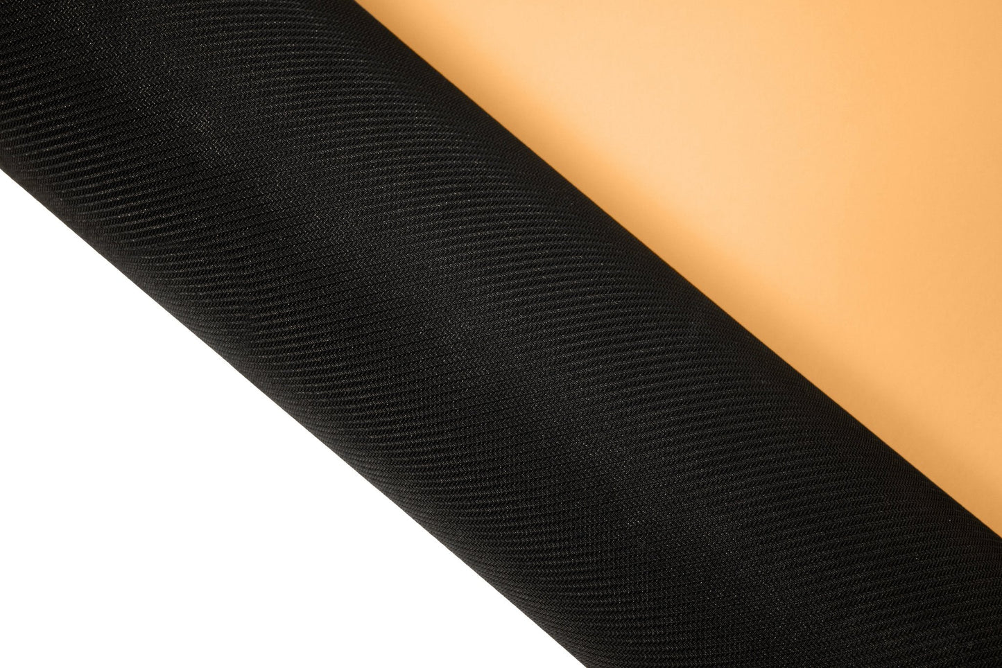 Rutschfeste Yogamatte PUREFLOW PRO aus Naturkautschuk und PU-Leder in Schwarz und Orange, ideal für Haustierbesitzer.