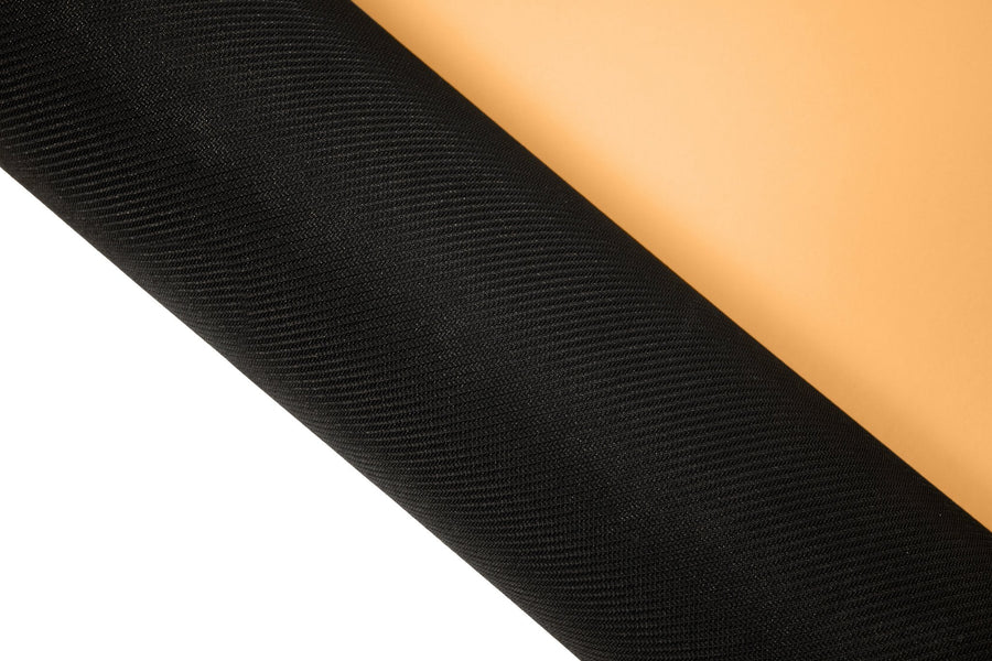 Rutschfeste Yogamatte PUREFLOW PRO aus Naturkautschuk und PU-Leder in Schwarz und Orange, ideal für Haustierbesitzer.