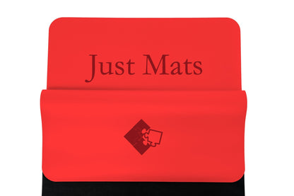 Rote Yogamatte PUREFLOW PRO aus Naturkautschuk und PU-Leder mit kratzfester Oberfläche für optimalen Grip.