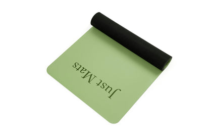 Yogamatte PUREFLOW PRO aus Naturkautschuk und PU-Leder in sanftem Grün mit rutschfester Struktur, ideal für Tierbesitzer.