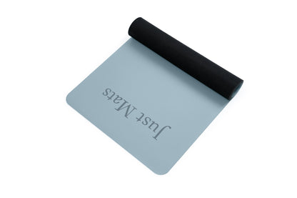 Yogamatte PUREFLOW PRO aus Naturkautschuk und PU-Leder in Blau mit rutschfester Oberfläche, ideal für Tierbesitzer.