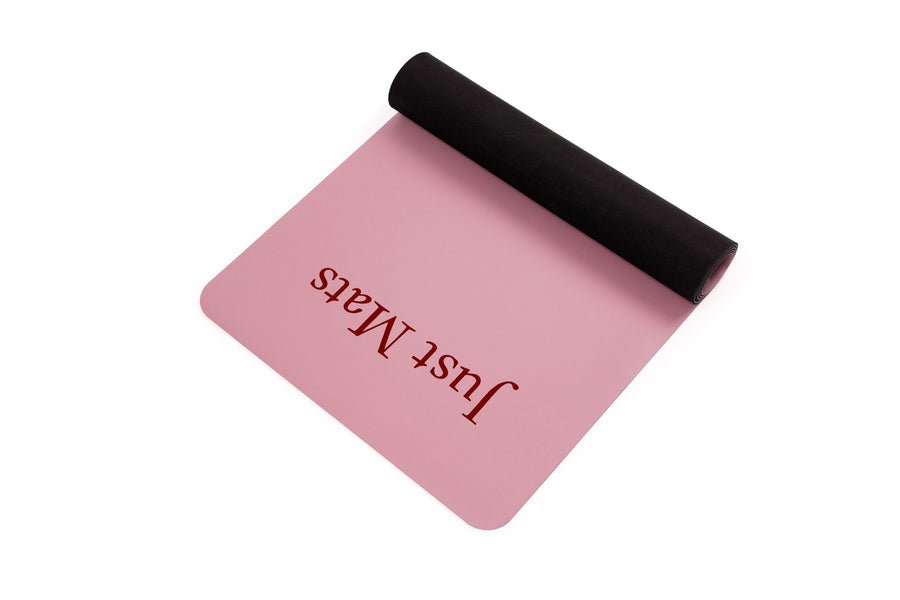 Yogamatte PUREFLOW PRO in Rosa mit rutschfester PU-Leder-Oberfläche, ideal für Yoga und Haustierbesitzer.