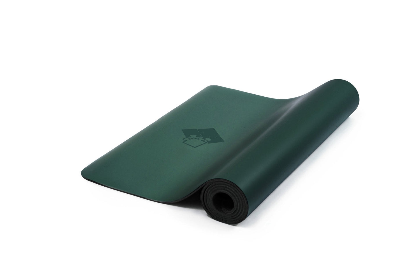 Minimalistische Yogamatte PUREFLOW PRO aus Naturkautschuk und PU-Leder in Dunkelgrün, kratzfest und rutschfest.