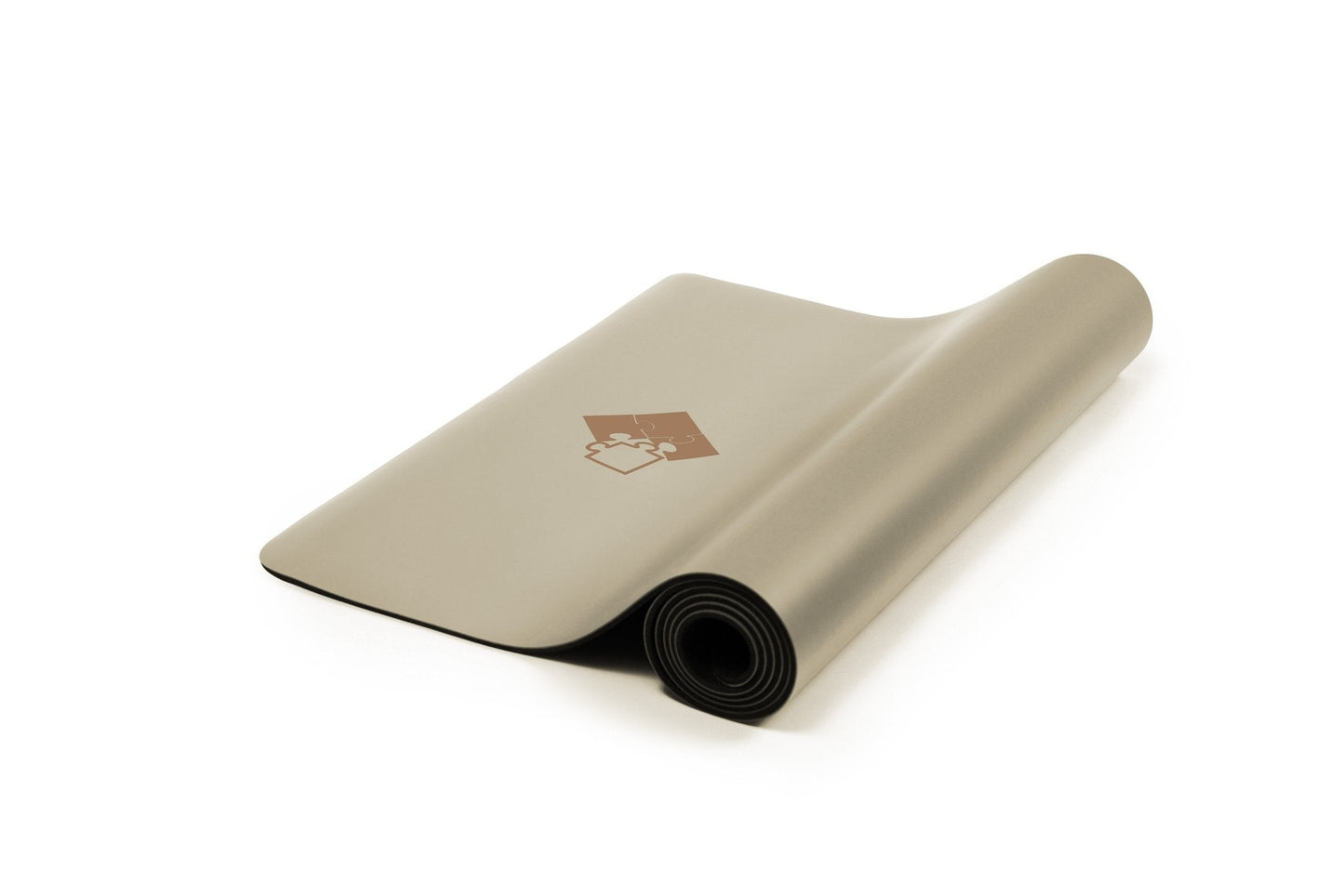 Minimalistische Yogamatte PUREFLOW PRO aus Naturkautschuk und kratzfestem PU-Leder in Beige, ideal für Tierbesitzer.