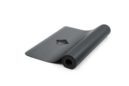 Yogamatte PUREFLOW PRO aus Naturkautschuk und PU-Leder in Schwarz, kratzfest und rutschfest für täglichen Gebrauch.
