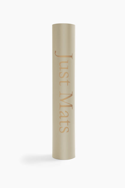 Minimalistische Yogamatte PUREFLOW PRO aus Naturkautschuk und PU-Leder in Beige, ideal für Tierbesitzer und täglichen
