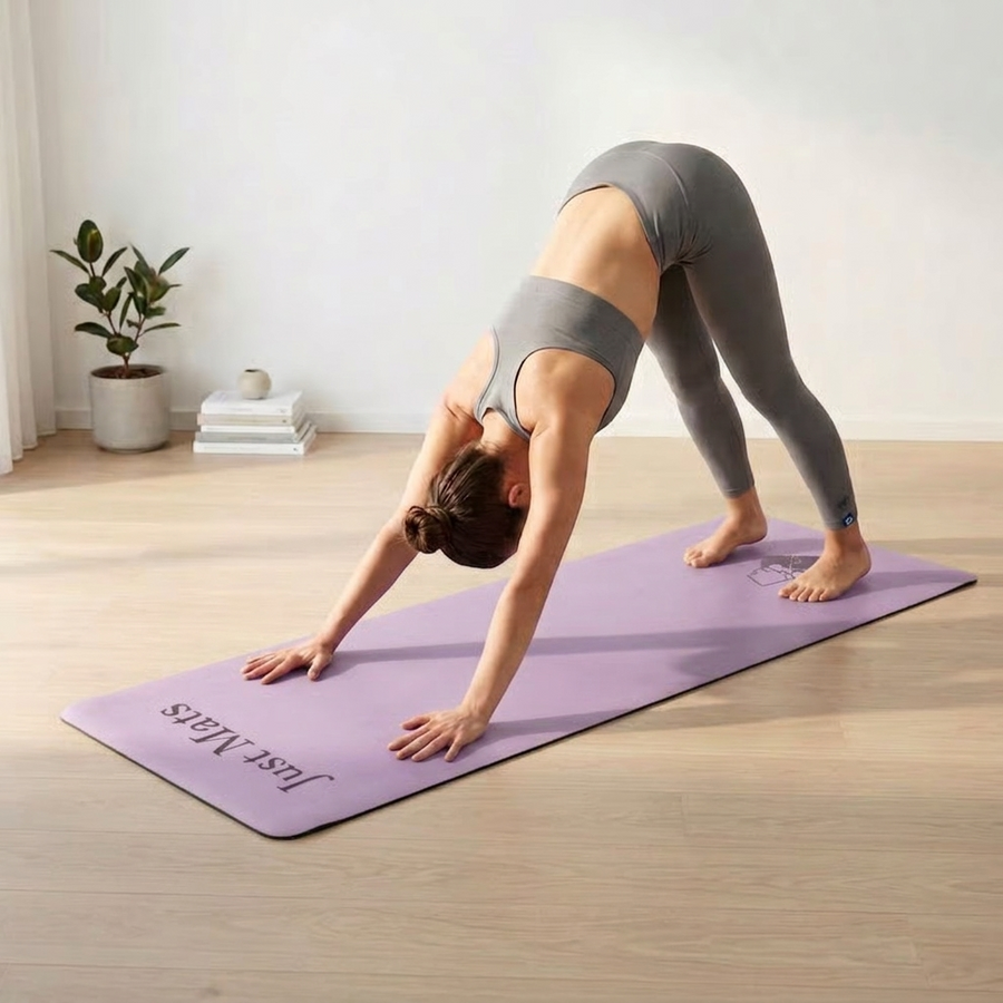Rutschfeste Yogamatte PUREFLOW PRO aus Naturkautschuk und PU-Leder in Lila, ideal für Yoga und Haustierbesitzer.