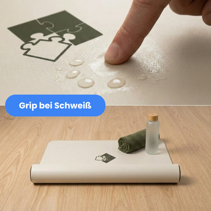 Nahaufnahme der kratzfesten PU-Leder-Oberfläche der PUREFLOW PRO Yogamatte mit optimalem Grip und Schweißabsorption.
