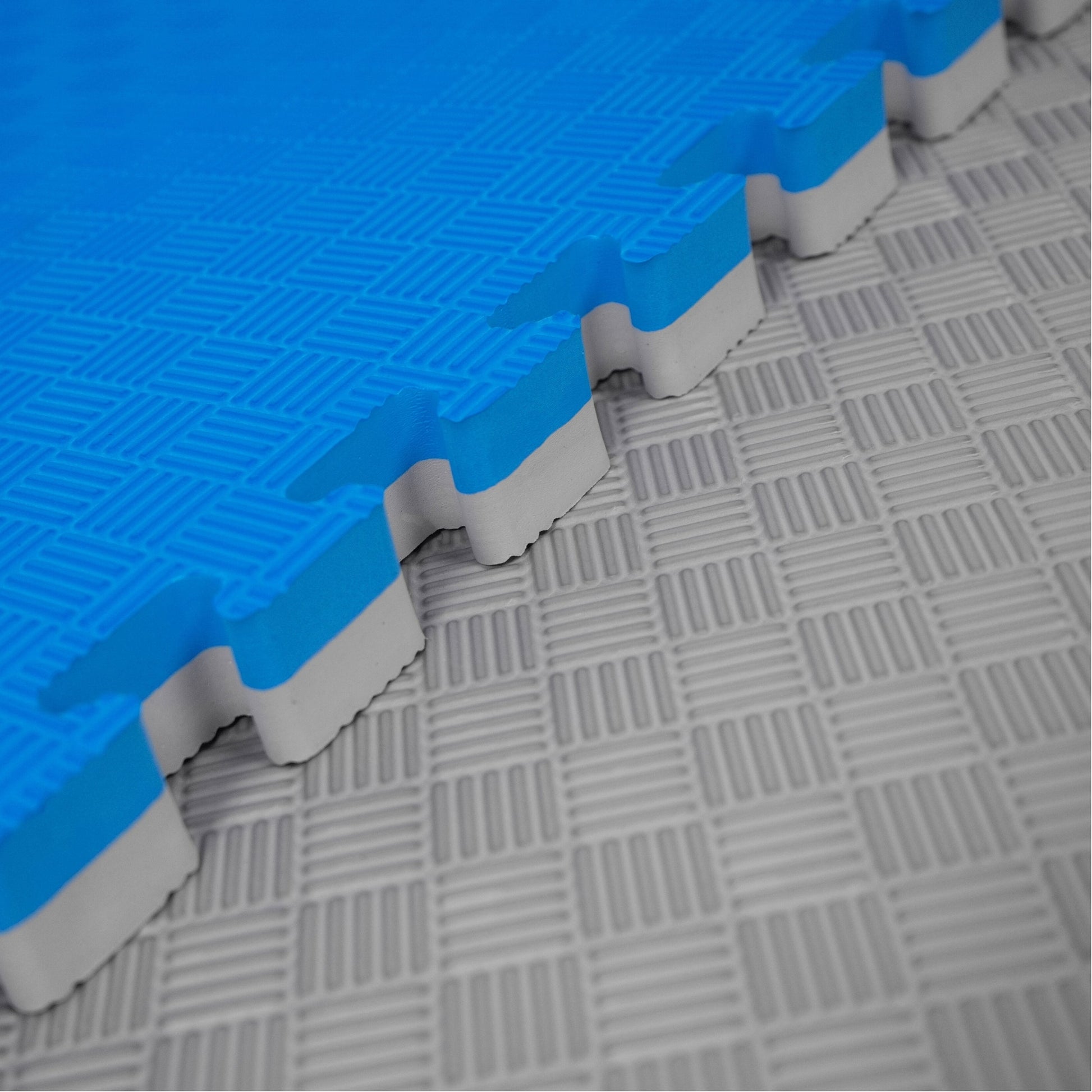 Kampfsport Puzzlematte 100 x 100 cm in Blau mit rutschfester Oberfläche – ideal als Bodenschutzmatte für Fitness und Gymnastik. Online kaufen in vielen Farben.