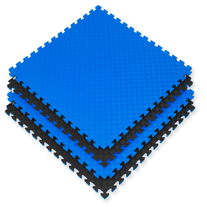 Kampfsport Puzzlematte 100 x 100 cm in Blau und Schwarz mit strukturierter Oberfläche. Ideal als Bodenmatte für Fitness, Yoga und Gymnastik.