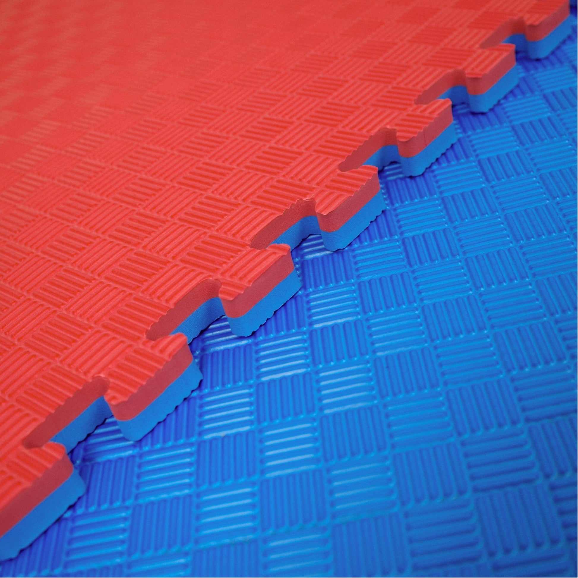 Kampfsport Puzzlematte 100 x 100 cm in Rot und Blau mit rutschfester Struktur, ideal für Fitness und Gymnastik. Jetzt online kaufen in vielen Farben.