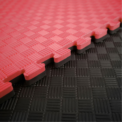 Kampfsport Puzzlematte 100 x 100 cm in Rot-Schwarz mit rutschfester Struktur, ideal als Bodenmatte für Fitness und Gymnastik online kaufen.