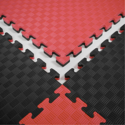 Kampfsport Puzzlematte 100 x 100 cm in Rot und Schwarz mit rutschfester Oberfläche. Ideal für Fitness, Yoga und Gymnastik, online kaufen.